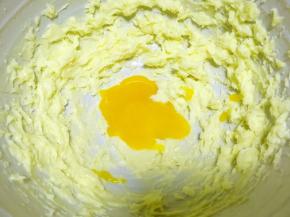 加入蛋黄液