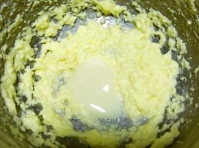 加炼乳打发均匀