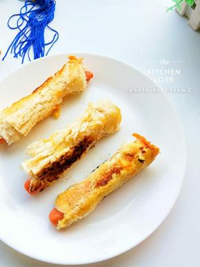 没有任何仿腐添加剂的面包一般的保质期大概是三天,其实经常在家里烤面包的人都知道,面包第二,第三天的口感已经远不如刚出炉的新鲜面包了