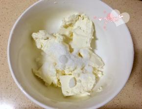 奶油奶酪加入细砂糖。