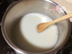 小火加热至吉利丁片熔化就关火。