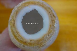 开椰壳，这个体力活就交给男人吧 有个椰骨敲几下可以开 但是我搞不掉，还好我这个迷你椰皇比较好开