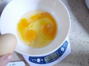 鸡蛋120-150g打散