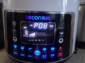 高压锅8分钟等自然排气，要是椰皇比较大适当增加时间，普通蒸要起码15分钟以上，高压锅可以节省至少一半时间哦