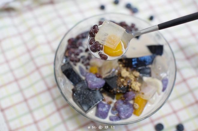 夏日经典冷饮--黑白凉粉芋圆做法