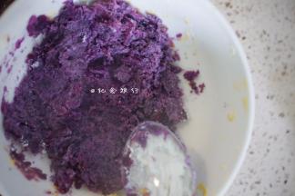 因为南瓜含水量比较大要先炒一下收一下水分，其他紫薯、番薯等直接碾碎