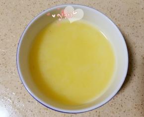 倒入步骤2混了水的柠檬汁。