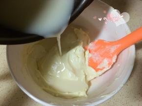 倒入奶酪盆里。