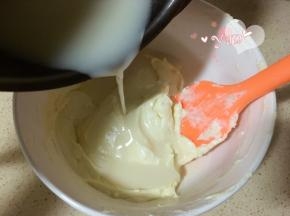 倒入奶酪盆里。