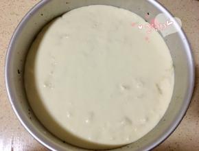 抹平表面，放入冰箱冷藏4小时以上。