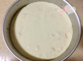 抹平表面，放入冰箱冷藏4小时以上。