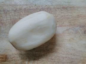 刮皮外皮，清洗干净