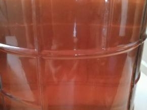 糖浆配方：白砂糖1000g，纯净水500g，新鲜柠檬汁120g。先把白砂糖，纯净水放入锅里，中火烧开以后加入柠檬汁，然后转小火熬制，全程不能搅拌。糖浆呈琥珀色就差不多了，熬制时间大概是40~45分钟左右。