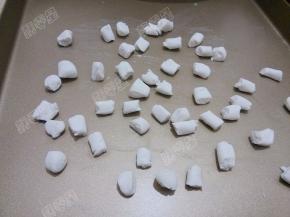 揪成小小的剂子