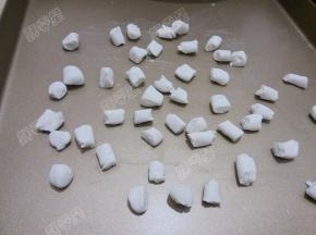 揪成小小的剂子