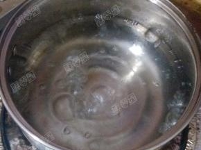 煮过中放水煮沸