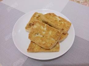 煎好的豆腐块盛出