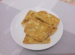 煎好的豆腐块盛出