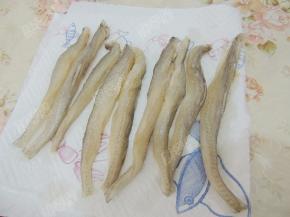 然后用厨房纸擦干水分