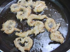 将水潺煎至金黄即可