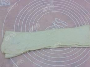 再把上面三分之一折下来