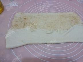 从底部三分之一处往上折