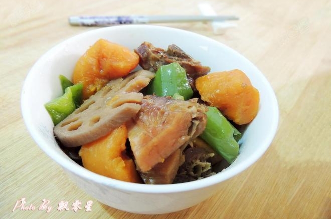 莲藕萝卜干炖腊鸡