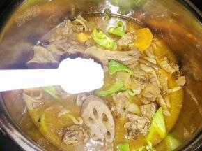 加入盐鸡精即可