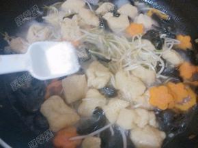 加入盐调味