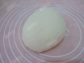 饧好的面团重新揉光滑