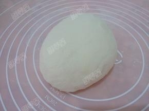 饧好的面团重新揉光滑