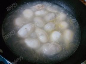 煮沸后加入一碗冷水