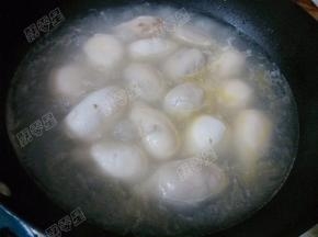 煮沸后加入一碗冷水