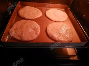 放入预热好的烤箱，200度15分钟