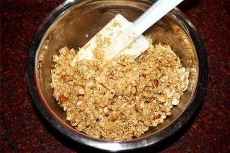 用橡皮刮刀充分搅拌均匀。