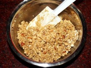 用橡皮刮刀充分搅拌均匀。