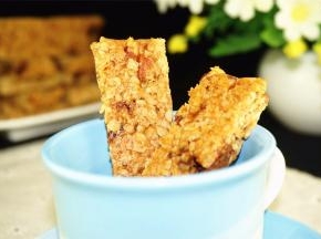 彻底冷却后，再切成小块，密封保存。