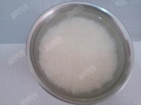 大米加入少量糯米浸泡四个小时以上