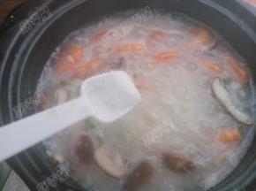 加入适量盐调味即可