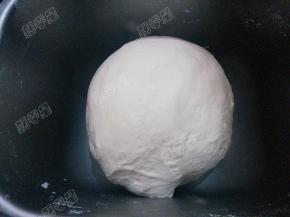 揉成光滑的面团开始发酵
