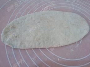 擀成牛舌状