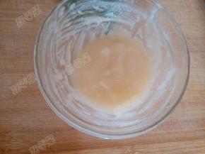 面粉和油按2:1的比例调成油酥