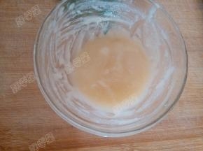 面粉和油按2:1的比例调成油酥