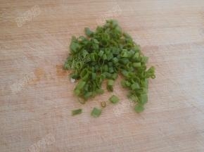 葱洗净切葱花