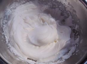 继续打发至有尖峰但是不挺立的状态就可以了