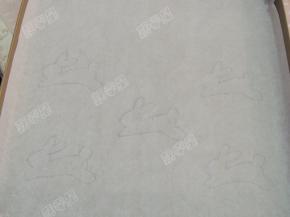 画好图案的油纸翻面放入烤盘