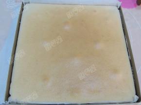 烤好的蛋糕立刻取出