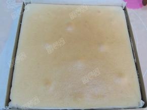 烤好的蛋糕立刻取出