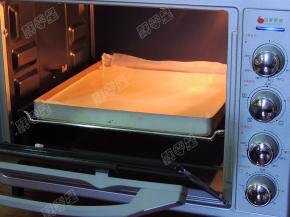 放入烤箱中下层，180度，20分钟