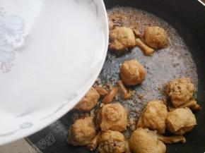 淋一点水淀粉勾芡